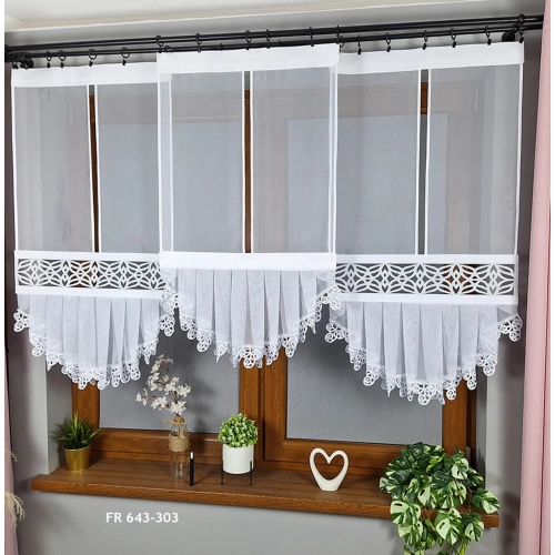 Eleganckie Firany panelowe z ażurem i falbanami FR643
